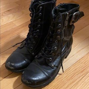 BLACK LEATHER BOOTS